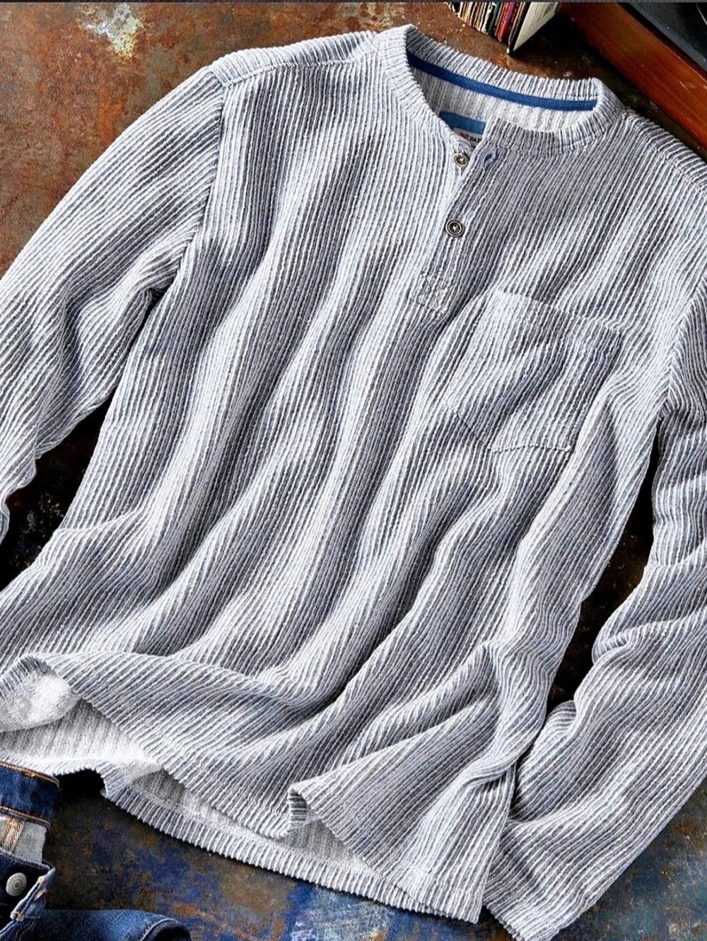 NWT 32 Bar Blues WAVES WITHIN
SOFT TEXTURED KNIT HENLEY. Size XL